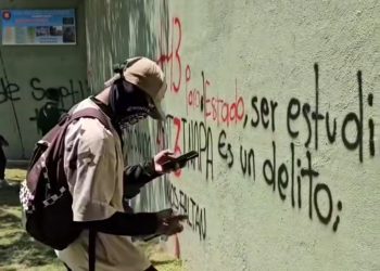 Caso Ayotzinapa: Normalistas atacan el 27 Batallón de Infantería en Iguala