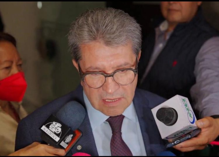 Prohibición de venta de bebidas energizantes a menores en México