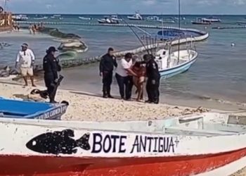 Policías turísticos en Playa del Carmen durante operativo