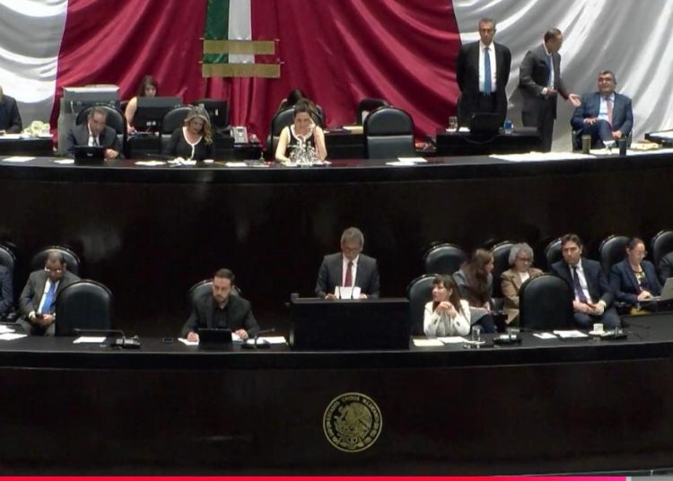 Titular de Hacienda concluye comparecencia con aplausos por presupuesto 2026 humanista