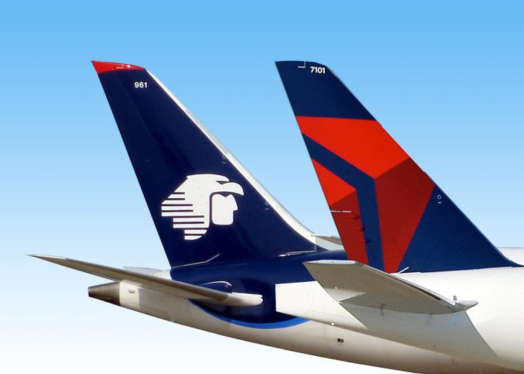 Aviones de Aeroméxico y Delta Air Lines en aeropuerto de la Ciudad de México".