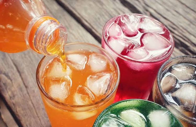Pequeños comerciantes protestan contra el aumento del IEPS a bebidas y tabaco en México
