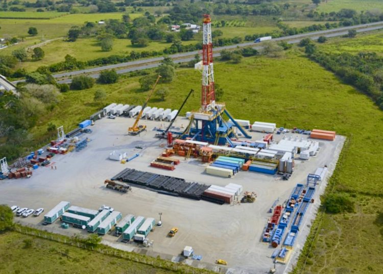 Campo Ixachi: Vista aérea del Campo Ixachi, donde Grupo Carso realizará la perforación de hasta 32 pozos con Pemex