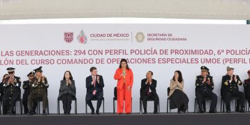 Clara Brugada encabeza graduación de 450 policías en CDMX