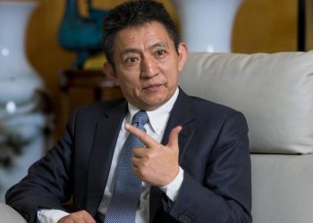Viceministro Li Chenggang durante rueda de prensa en Madrid sobre el acuerdo TikTok-China-EE.UU.