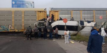 Al menos 10 muertos por choque de tren y autobús en Atlacomulco