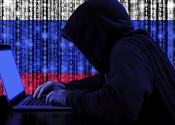 “Ilustración de hacker rodeado de íconos de gobierno, industria y hogares”.