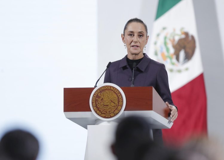 Claudia Sheinbaum supervisa pagos a farmacéuticas en México para garantizar cumplimiento de contratos y abastecimiento de medicamentos. EFE/ Isaac Esquivel