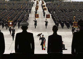 Pide Sheinbaum a las fuerzas armadas mantener valores y virtudes universales