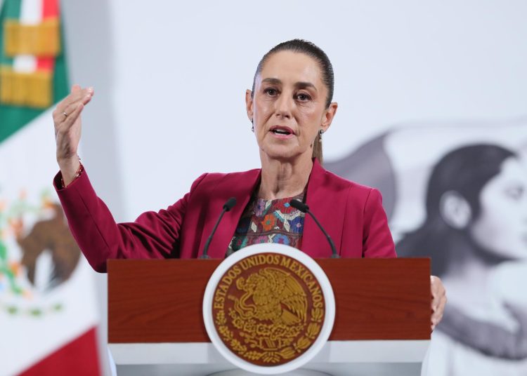La presidenta de México, Claudia Sheinbaum, dijo que los amparos promovidos a favor de los hijos del expresidente López Obrador son una campaña política.  EFE/Mario Guzmán
