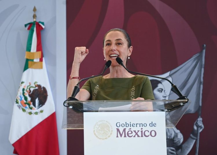 Claudia Sheinbaum durante su visita a Yucatán destacando los avances del Tren Maya y programas sociales