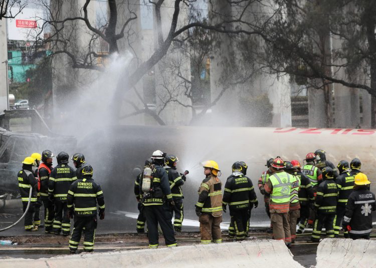 Tragedia en el Puente de la Concordia: 15 fallecidos tras el impacto del incidente en la infraestructura.  EFE/Mario Guzmán