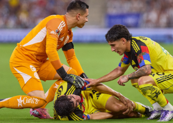 Dagoberto Espinoza con rotura de ligamentos y varios meses fuera del campo