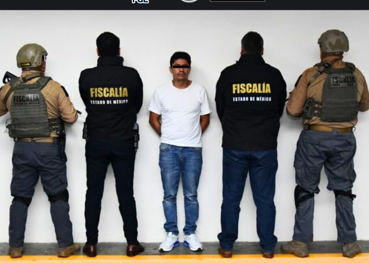 La Fiscalía del Estado de México investiga las causas del accidente de autobús y tren en Atlacomulco.