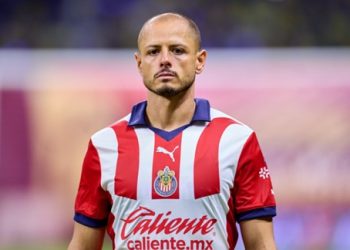 Por su propio bien, “Chicharito” debe anunciar el retiro