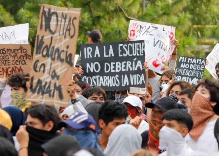 Estudiantes de la UNAM en paro exigen seguridad tras asesinato en CCH Sur