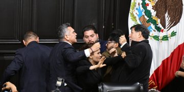 Noroña acepta guaruras de la FGR , Alito lo llama coyón y después el morenista renuncia a la protección