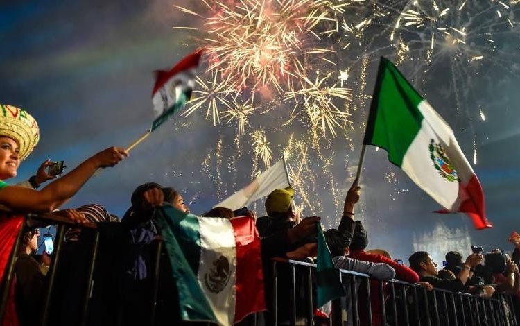 Celebraciones de Fiestas Patrias 2025 en el Zócalo de la Ciudad de México.
