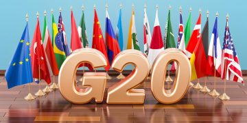 Banderas de los países del G20 simbolizando cooperación y desarrollo económico internacional.