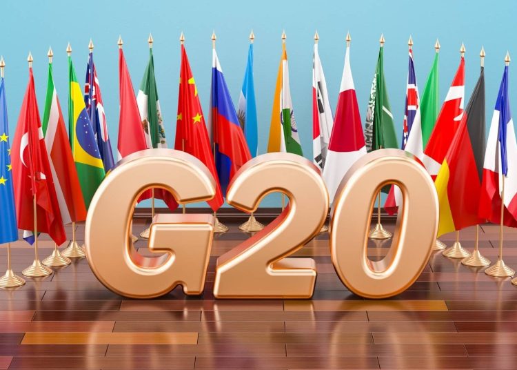 Banderas de los países del G20 simbolizando cooperación y desarrollo económico internacional.