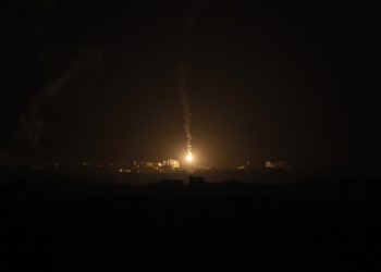 Israel bombardea la Ciudad de Gaza mientras sus tropas avanzan