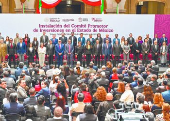 Vista aérea de centros de distribución en el Estado de México, líder nacional en logística.