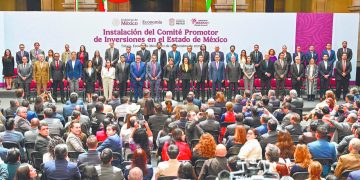 Vista aérea de centros de distribución en el Estado de México, líder nacional en logística.