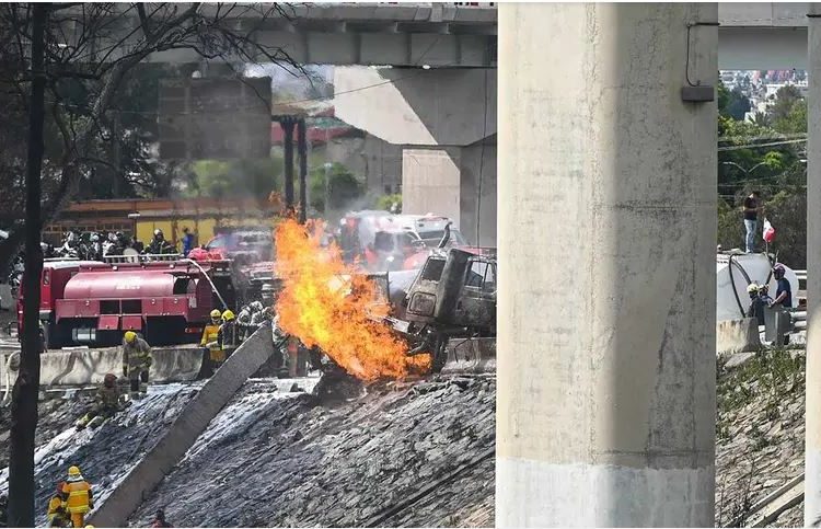 Autoridades confirman 4 muertos por explosión de pipa en Iztapalapa