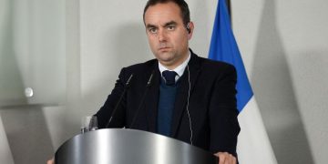 Sébastien Lecornu fue nombrado nuevo primer ministro de Francia por Emmanuel Macron, en medio de un escenario político y social complejo