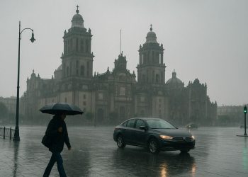 Calles anegadas en Oaxaca tras lluvias intensas.