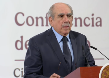 Pablo Gómez Álvarez durante presentación de consulta pública