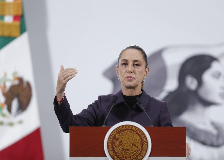 Claudia Sheinbaum celebra la compra parcial de Banamex por empresario mexicano. EFE/ Isaac Esquivel