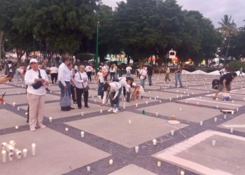“¡Otro Culiacán es posible! ¿Dónde están?”: encienden tres mil velas por los desaparecidos en Sinaloa