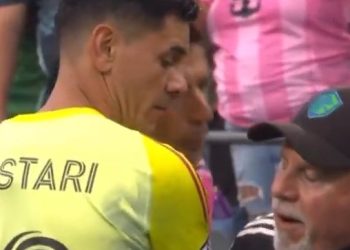 Suárez, solo seis partidos de sanción por escupitajo