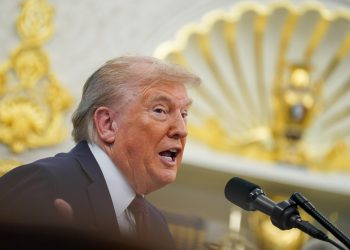 Trump anuncia que EU atacó a un barco cargado con drogas procedente de Venezuela