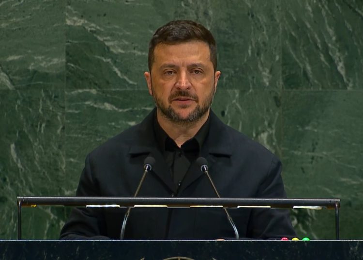 Zelenski advierte sobre la debilidad del derecho internacional y la importancia del armamento para la seguridad