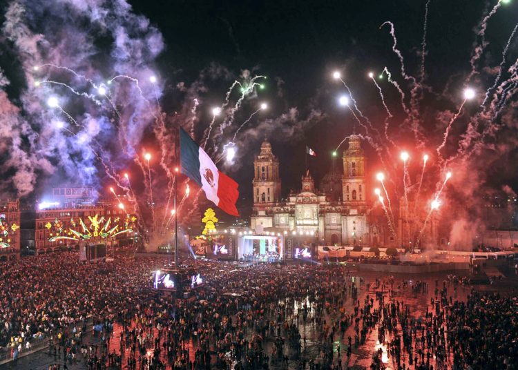 Operativo de seguridad en CDMX durante el Grito de Independencia 2025 con más de 13 mil policías y helicópteros vigilando la capital