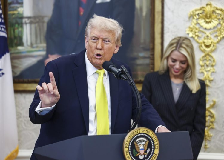 Trump contempla ataques en Venezuela  | FOTO EFE