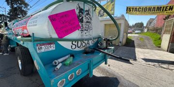 Operadores de pipas en Edomex durante el reordenamiento del servicio de agua