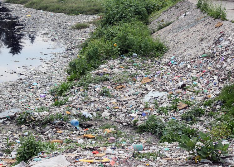 Basura y Hundimientos Colapsan Drenaje en CDMX | FOTO EFE