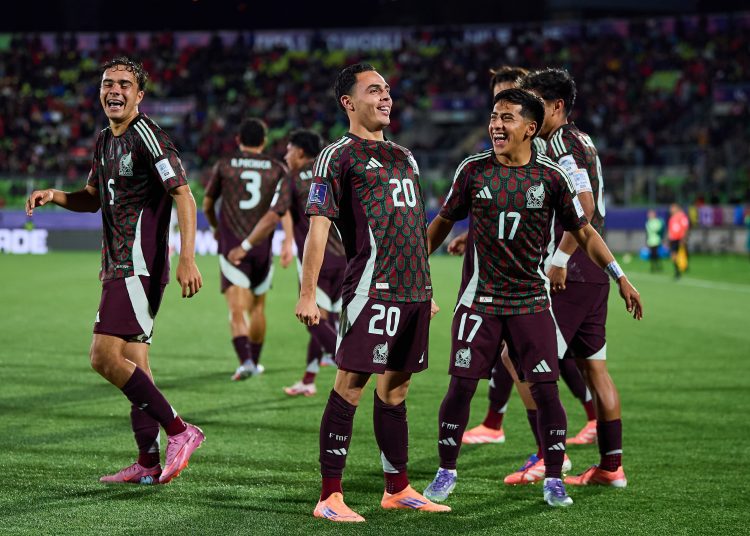 La selección de México sub-20 goleó este martes a la anfitriona Chile por 1-4 y avanzó a los cuartos de final del Mundial Sub-20 en el partido