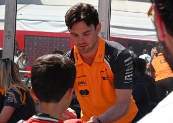 El piloto mexicano mejor conocido como Pato O'Ward becado de la escudería Mclaren, tendrá actividad este viernes en el Autódromo