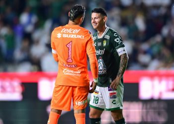 León y Pumas firmaron un empate 1-1 en un duelo de la Jornada 15 cargado de tensión, opciones claras y protagonismo de los arqueros