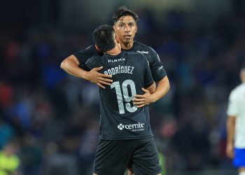 Cruz Azul obtuvo un triunfo muy valioso por 2-0 frente a Monterrey en el Estadio Olímpico Universitario, en un duelo de la Jornada 15