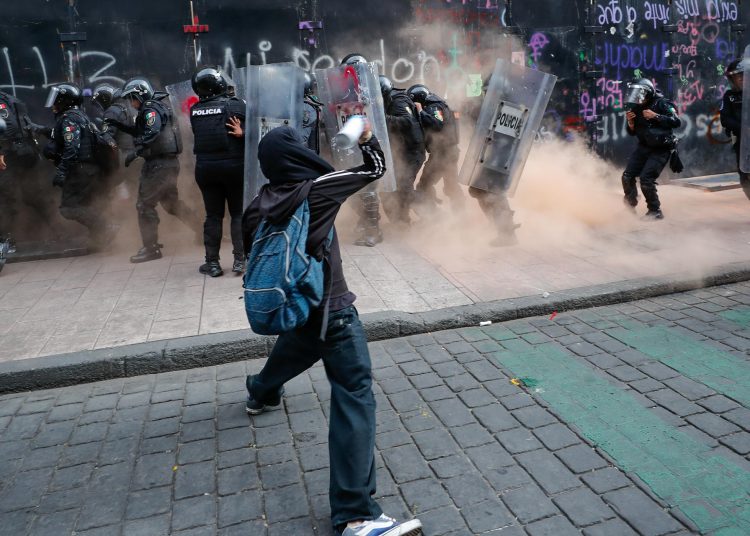 Comerciantes denuncian afectaciones millonarias tras marcha del 2 de octubre | FOTO EFE