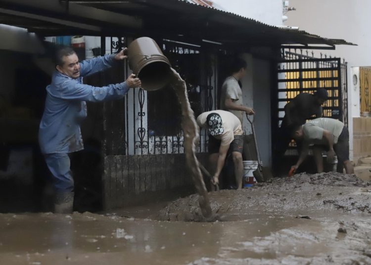 CONCANACO-SERVYTUR Pide Condonación de Pagos para Comercios Afectados por Inundaciones | FOTO EFE