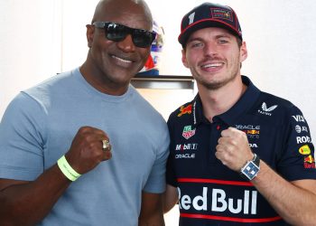 El estadounidense Evander Holyfield, leyenda del boxeo; el seleccionado costarricense Keylor Navas y el DJ argentino Bizarrap acapararon