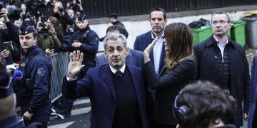 🇫🇷 De Elíseo a La Santé: Sarkozy pasa su primera noche en prisión