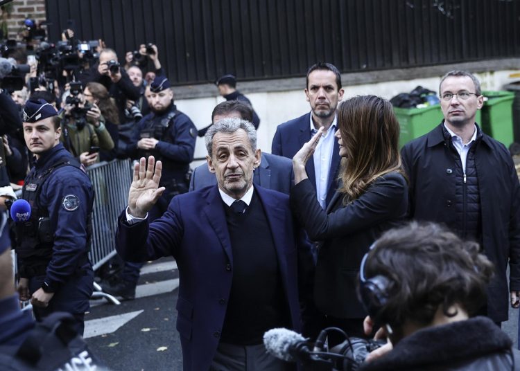"Prisión para Sarkozy: Amenazas Reales y Custodia 24/7 para el Expresidente Francés" | FOTO EFE