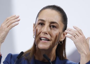 Sheinbaum defiende democracia de su gobierno y exige pruebas contra Adán Augusto